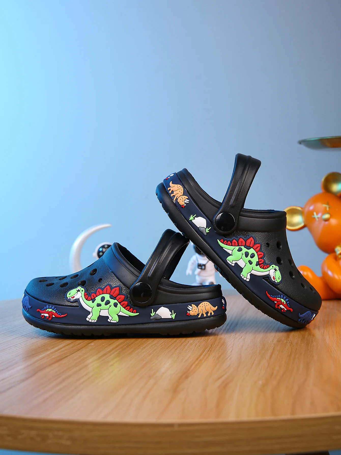 Boys' summer cartoon leisure beach garden cave shoes, comfortable and lightweight, non slip sandals