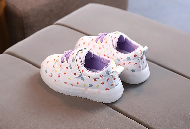 Children’s LED Shoes Kids Lighted Up Sneakers for Boys Girls Kids Glowing Sport Sneakers Toddler Baby Luminous Sole Sneakers