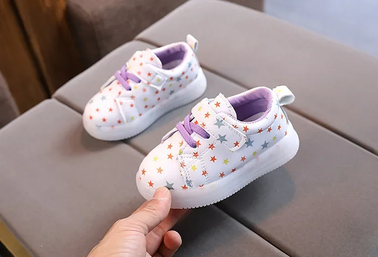 Children’s LED Shoes Kids Lighted Up Sneakers for Boys Girls Kids Glowing Sport Sneakers Toddler Baby Luminous Sole Sneakers