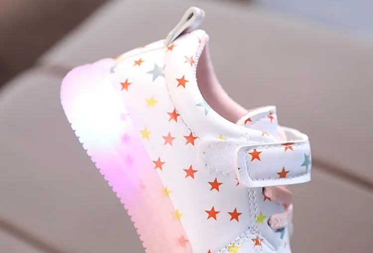 Children’s LED Shoes Kids Lighted Up Sneakers for Boys Girls Kids Glowing Sport Sneakers Toddler Baby Luminous Sole Sneakers