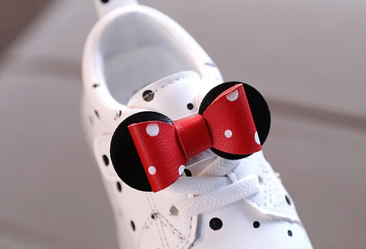 Children’s LED Shoes Kids Lighted Up Sneakers for Boys Girls Kids Glowing Sport Sneakers Toddler Baby Luminous Sole Sneakers