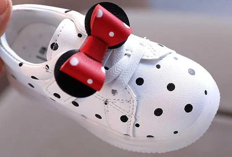 Children’s LED Shoes Kids Lighted Up Sneakers for Boys Girls Kids Glowing Sport Sneakers Toddler Baby Luminous Sole Sneakers