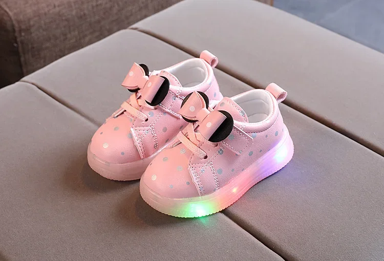 Children’s LED Shoes Kids Lighted Up Sneakers for Boys Girls Kids Glowing Sport Sneakers Toddler Baby Luminous Sole Sneakers