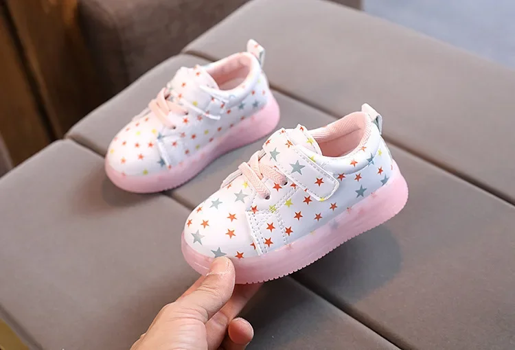Children’s LED Shoes Kids Lighted Up Sneakers for Boys Girls Kids Glowing Sport Sneakers Toddler Baby Luminous Sole Sneakers