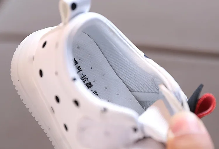 Children’s LED Shoes Kids Lighted Up Sneakers for Boys Girls Kids Glowing Sport Sneakers Toddler Baby Luminous Sole Sneakers