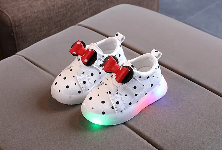 Children’s LED Shoes Kids Lighted Up Sneakers for Boys Girls Kids Glowing Sport Sneakers Toddler Baby Luminous Sole Sneakers