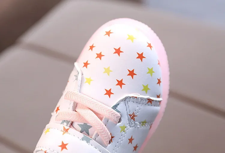 Children’s LED Shoes Kids Lighted Up Sneakers for Boys Girls Kids Glowing Sport Sneakers Toddler Baby Luminous Sole Sneakers