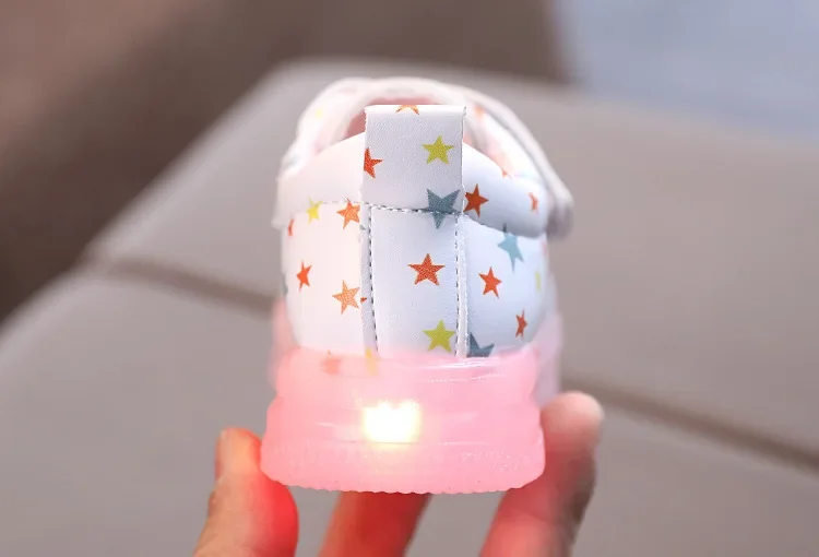 Children’s LED Shoes Kids Lighted Up Sneakers for Boys Girls Kids Glowing Sport Sneakers Toddler Baby Luminous Sole Sneakers
