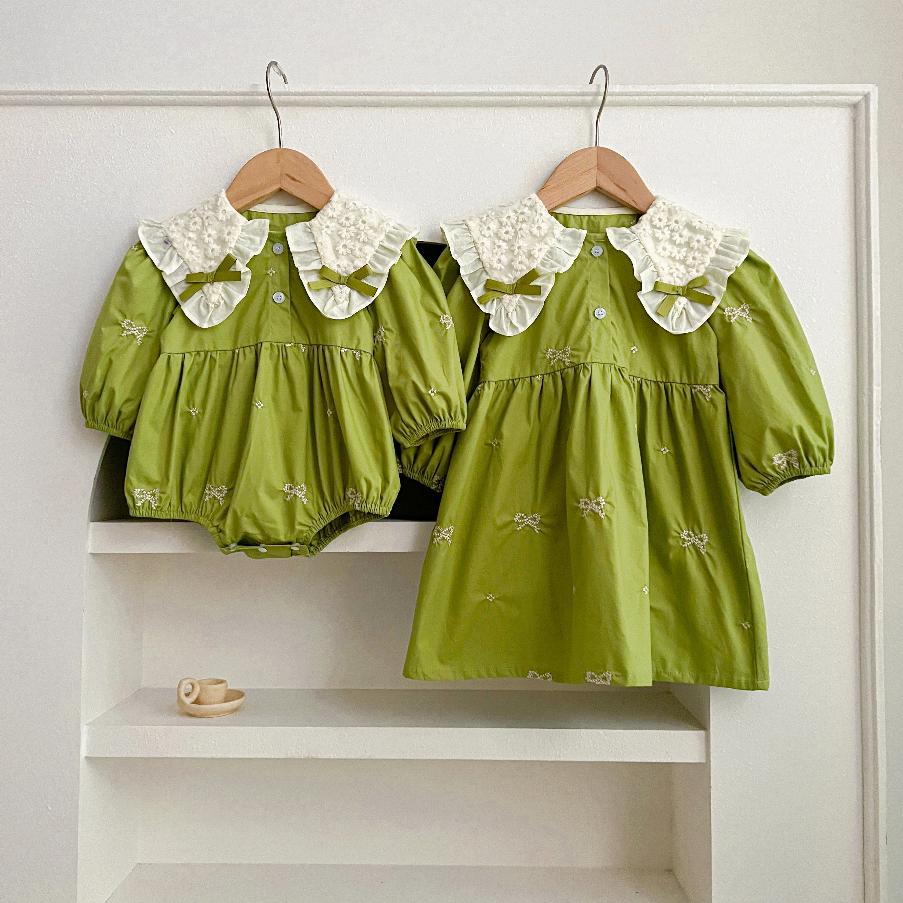 Sisters Clothes Infant Baby Girls Lace Collar Dress Rompers Kids Baby Girls Embroider Bow Princess Dress Family Clothes Rompers