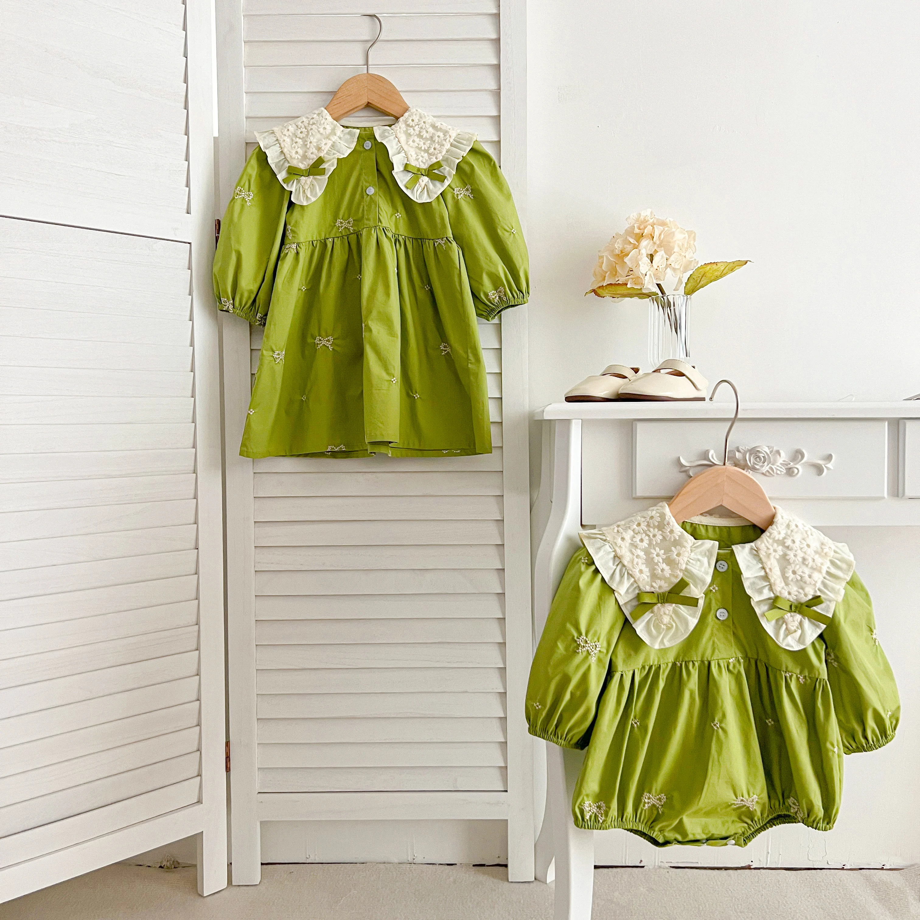 Sisters Clothes Infant Baby Girls Lace Collar Dress Rompers Kids Baby Girls Embroider Bow Princess Dress Family Clothes Rompers