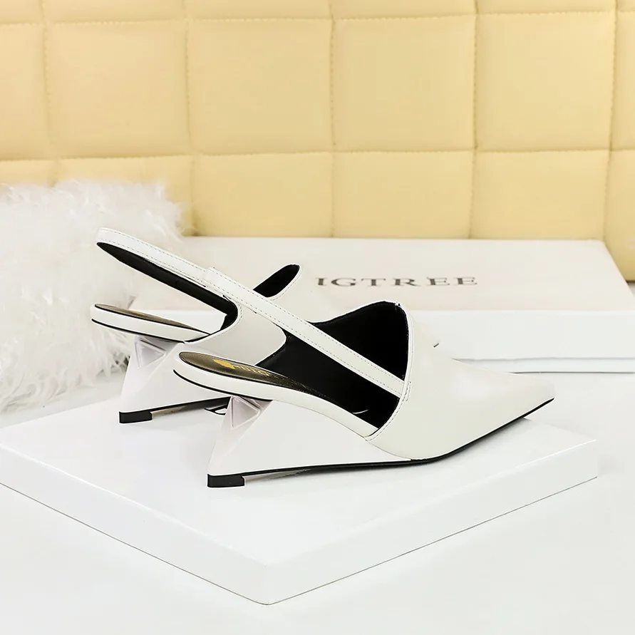 Women Retro 6.5cm High Heels Wedges Designer Pumps Strange Mules Lady Pointed Toe Middle Low Heels Patent Leather Classic Shoes