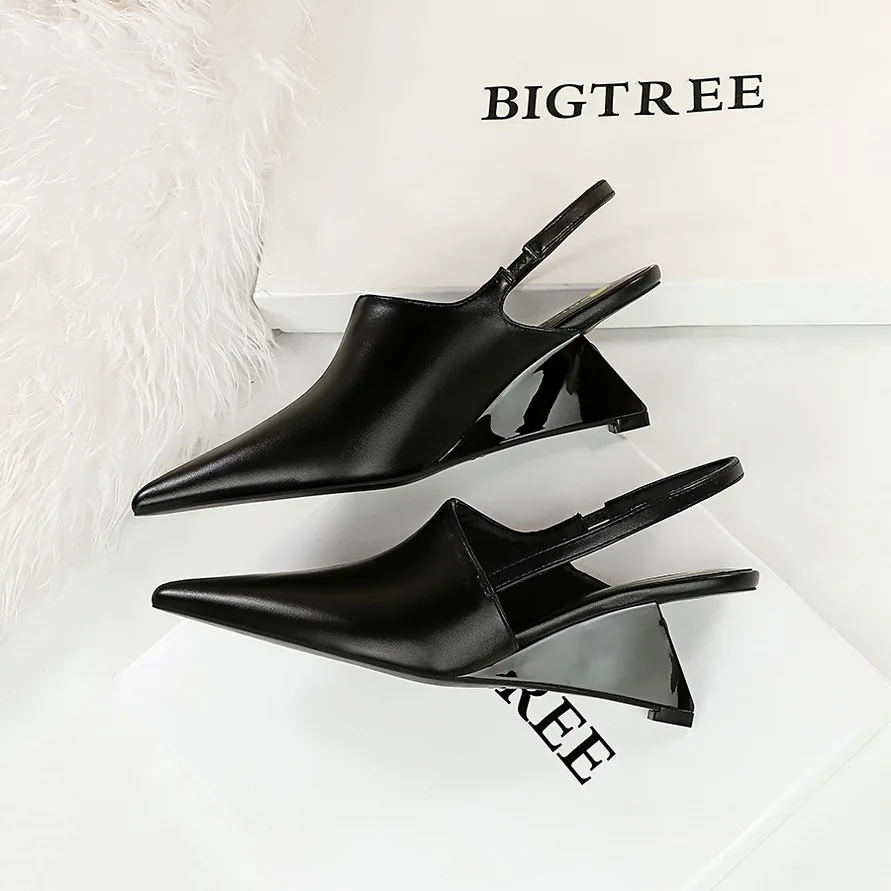 Women Retro 6.5cm High Heels Wedges Designer Pumps Strange Mules Lady Pointed Toe Middle Low Heels Patent Leather Classic Shoes