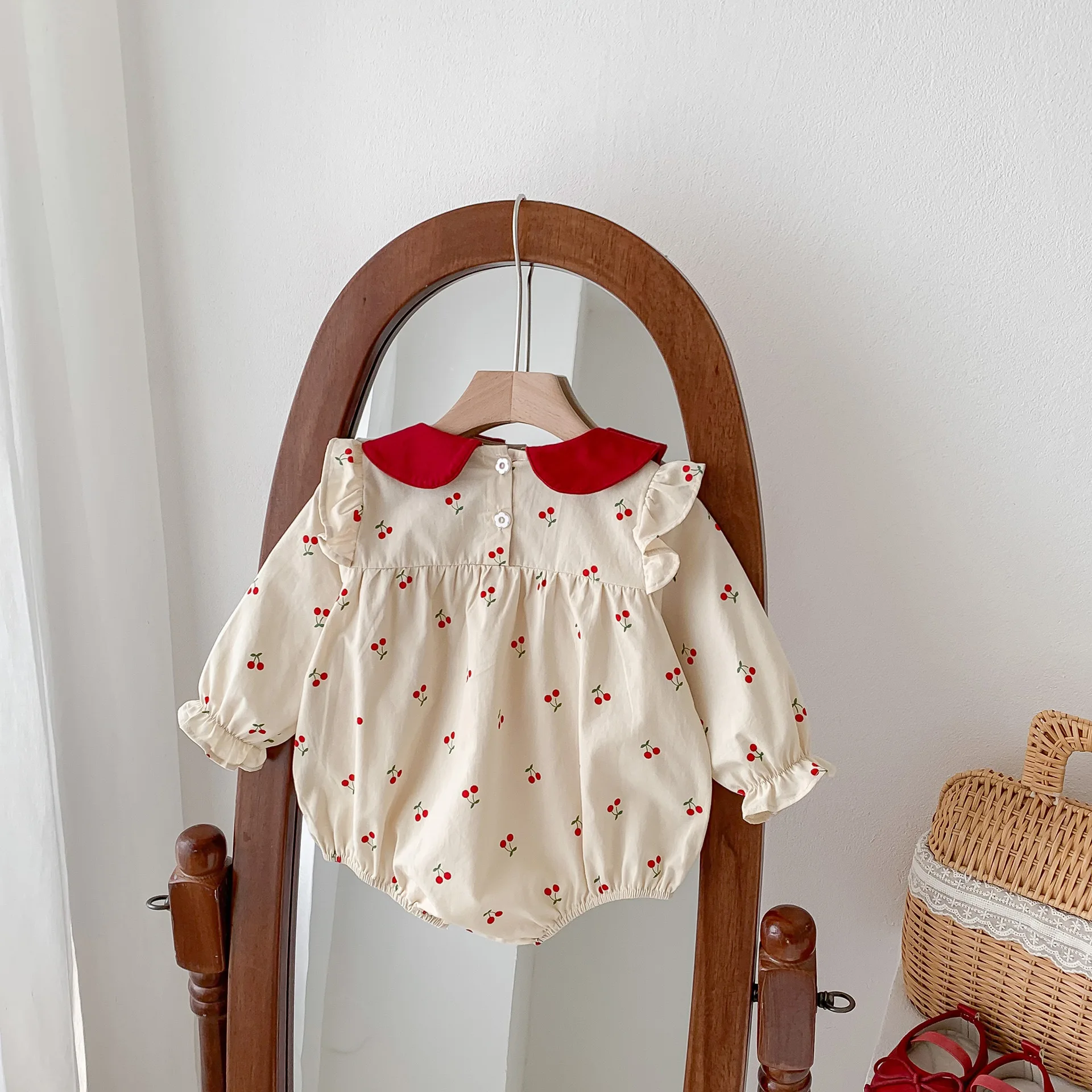 2026 Autumn Cherry Printed Girls Bodysuit Sweet Peter Pan Collar Long Sleeves Princess Romper Daily Wear Toddler Clothing