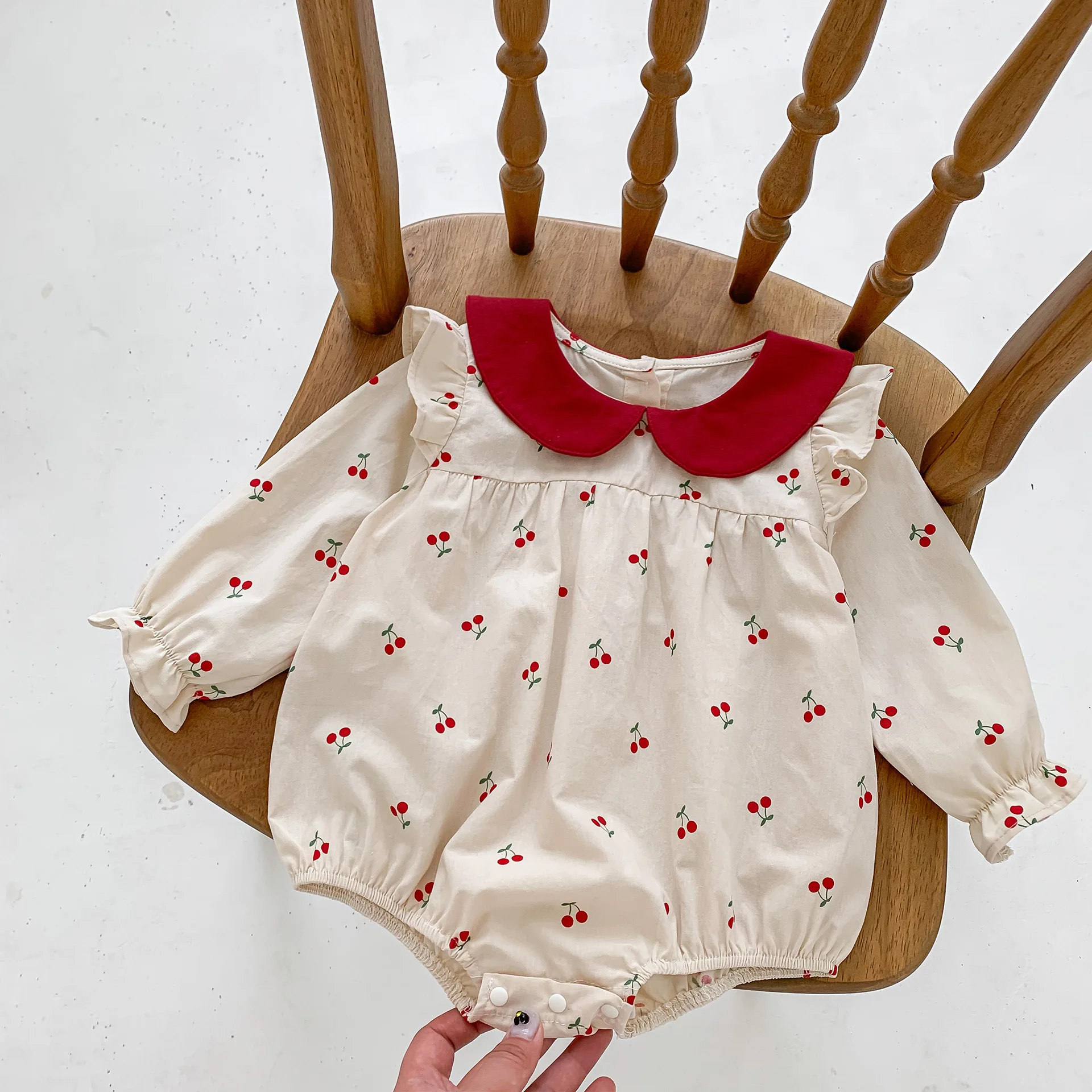 2026 Autumn Cherry Printed Girls Bodysuit Sweet Peter Pan Collar Long Sleeves Princess Romper Daily Wear Toddler Clothing