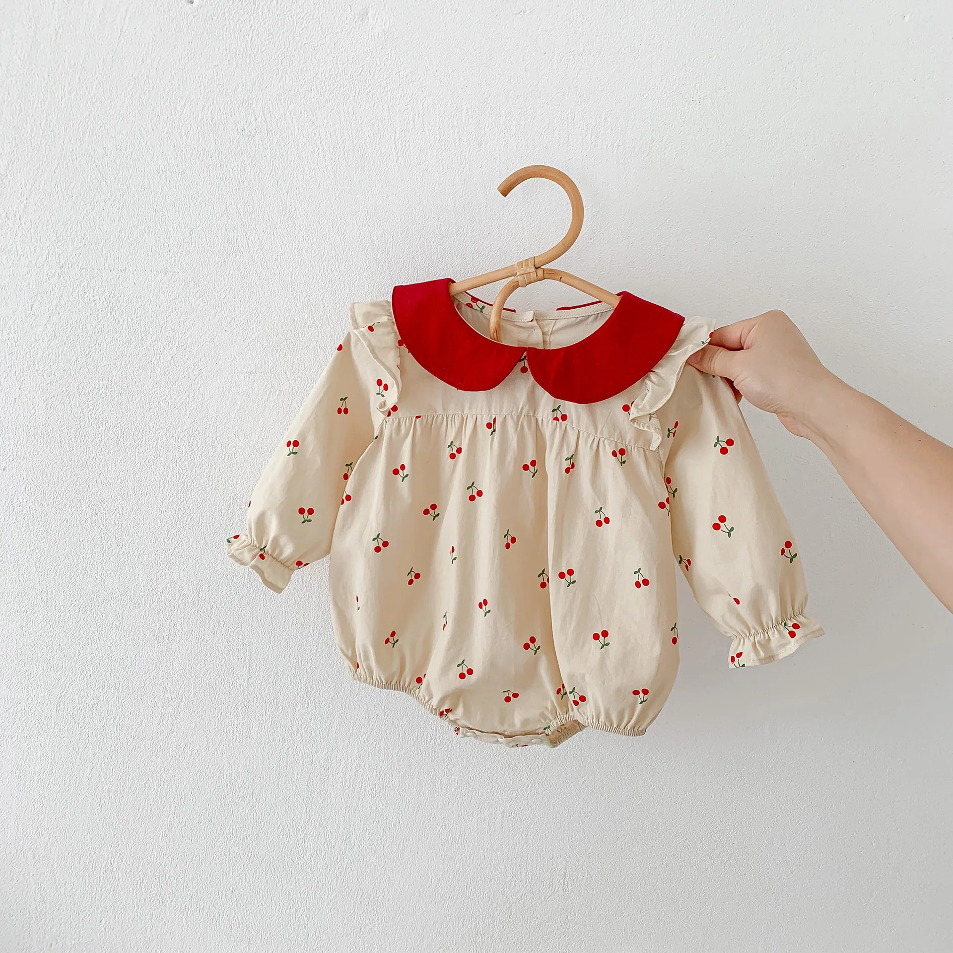 2026 Autumn Cherry Printed Girls Bodysuit Sweet Peter Pan Collar Long Sleeves Princess Romper Daily Wear Toddler Clothing