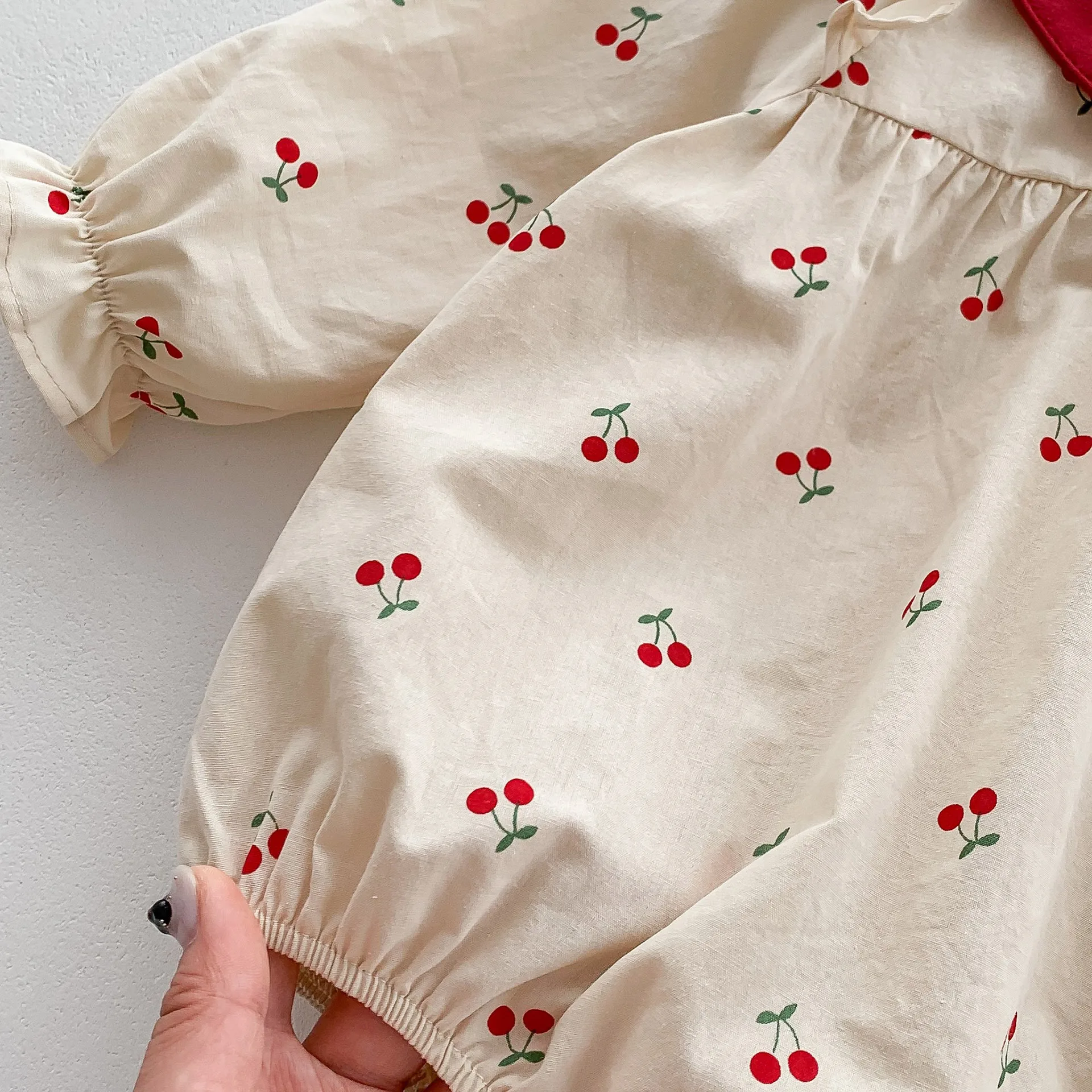 2026 Autumn Cherry Printed Girls Bodysuit Sweet Peter Pan Collar Long Sleeves Princess Romper Daily Wear Toddler Clothing