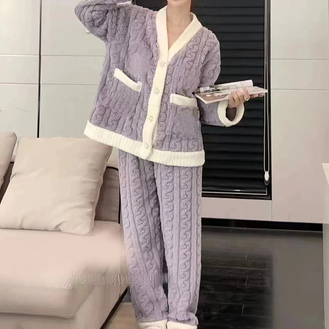Leisure 2024 Autumn/Winter Women's Warm Velvet Pajamas Loose Round Neck Elastic Top Warm Wool Elastic Waist Tight Leg Pants Set