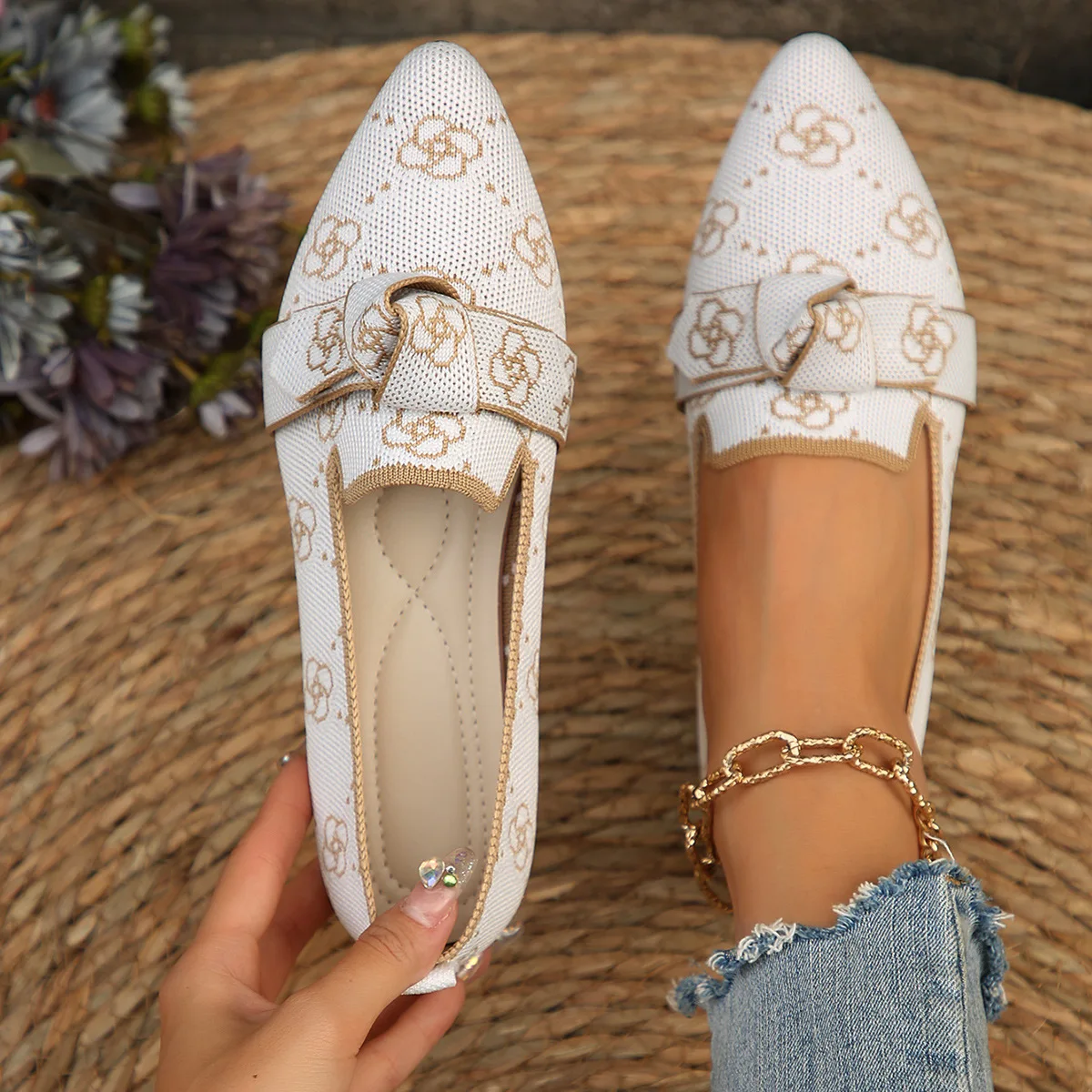 New Women's Knitted Slip on Flats Breathable Comfortable Solid Color Walking Shoes Casual Pointed Toe Walking Sneakers Loafers