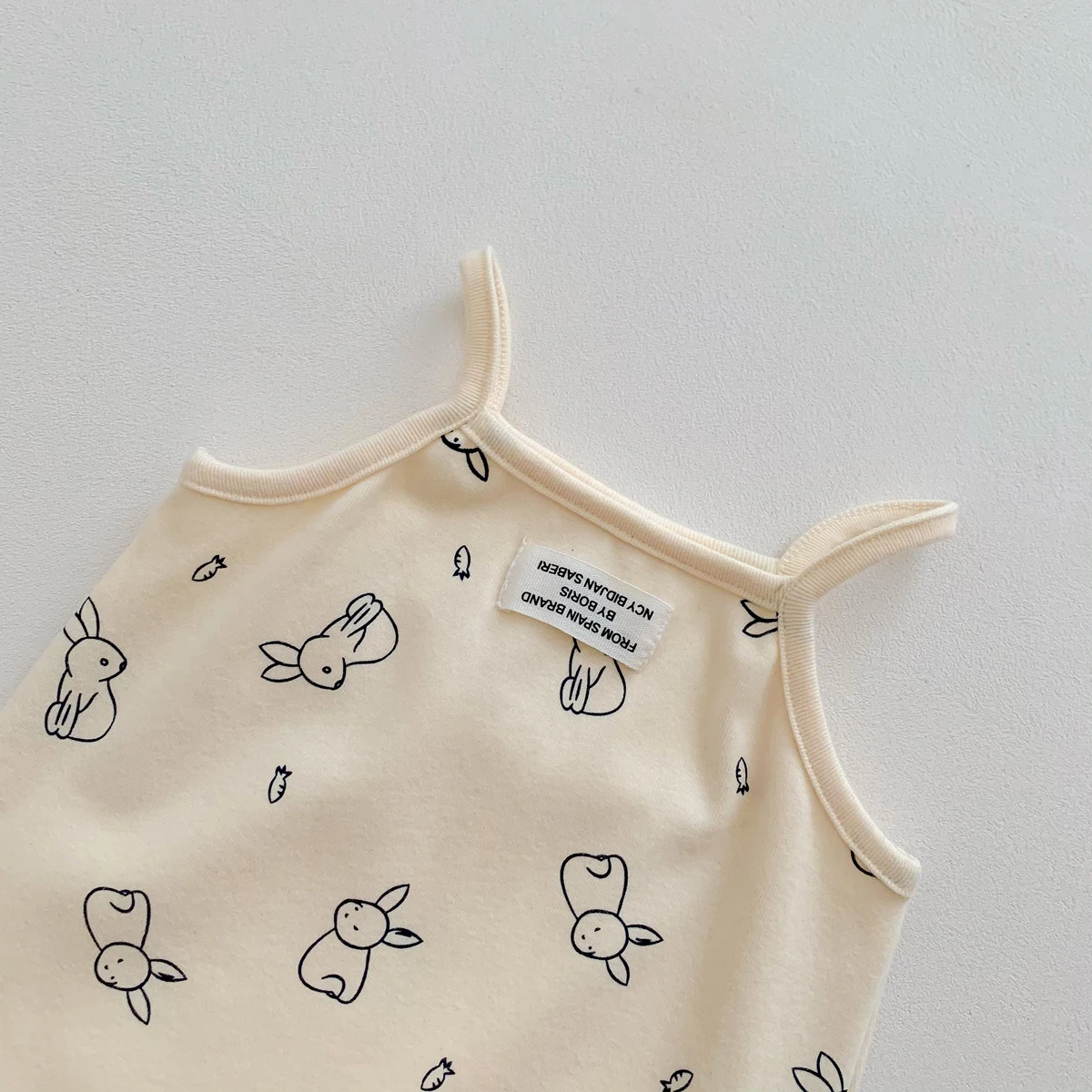 Ins summer baby sling triangle jumpsuit baby small vest sleeveless jumpsuit for toddlers and baby girls summer outdoor wear as a