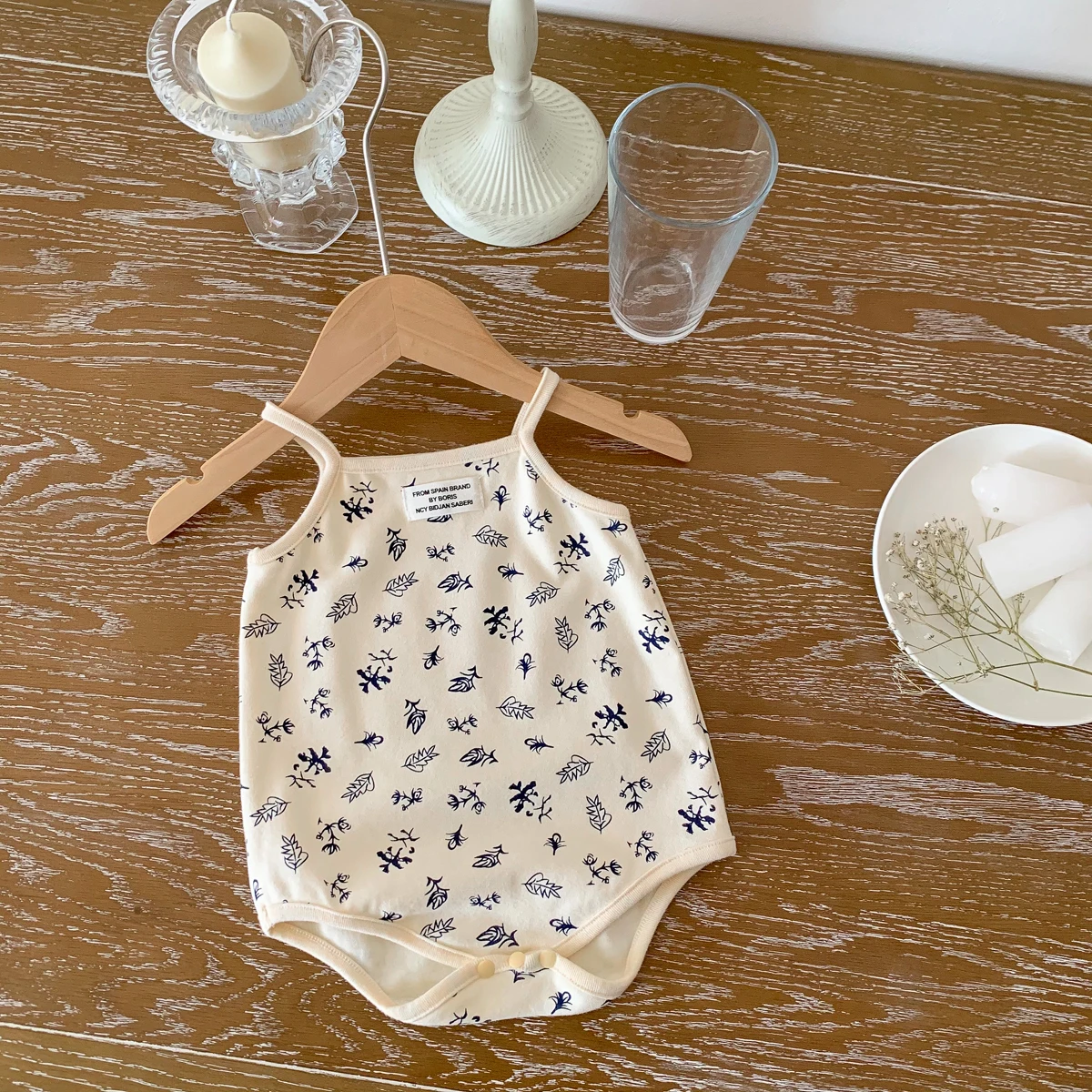 Ins summer baby sling triangle jumpsuit baby small vest sleeveless jumpsuit for toddlers and baby girls summer outdoor wear as a