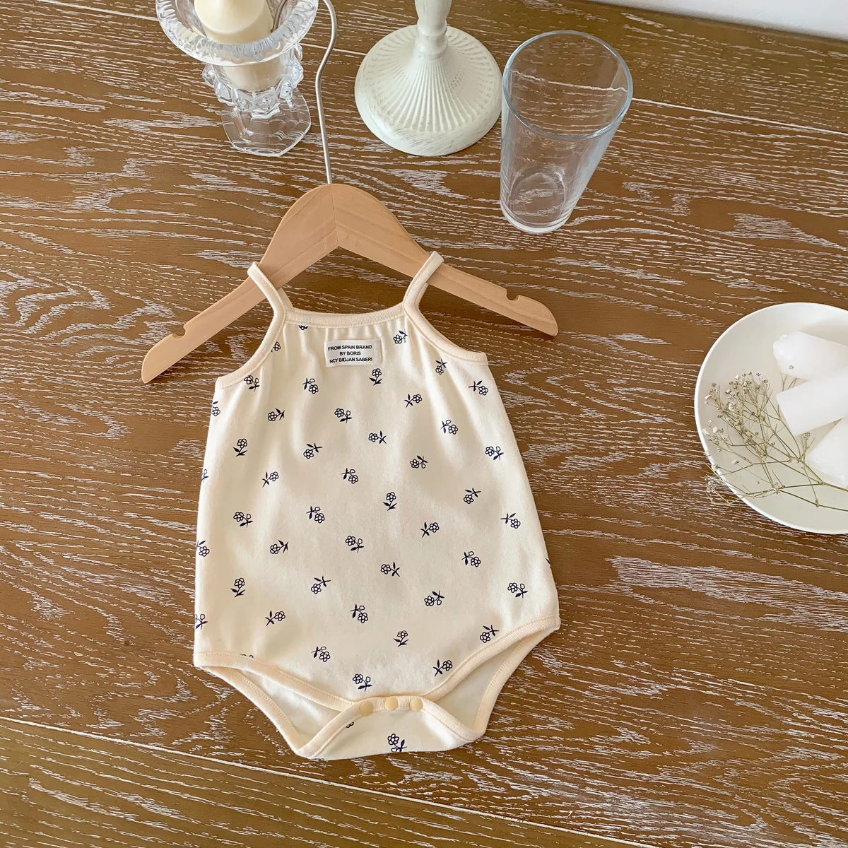 Ins summer baby sling triangle jumpsuit baby small vest sleeveless jumpsuit for toddlers and baby girls summer outdoor wear as a