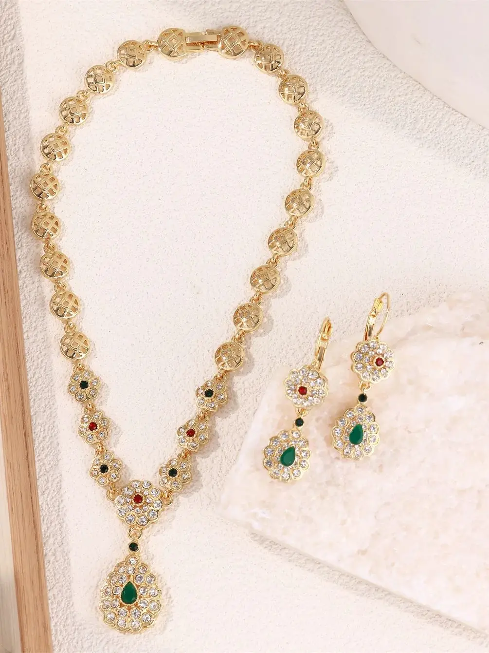 A Necklace Earrings Set with Colorful Rhinestone Court Retro Moroccan Fashion Necklace