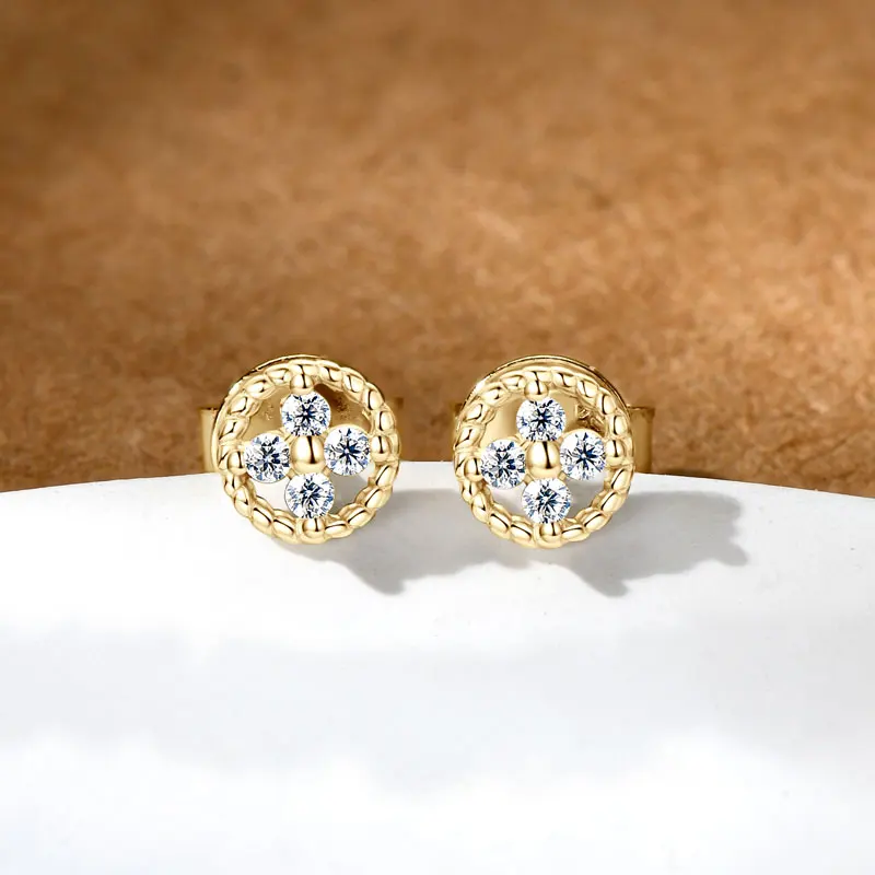 Lnngy 1.3mm Moissanite Stud Earring Pendientes Plata 925 Sterling Silver Lucky Flower Stud Earrings For Women Daily Jewelry Gift