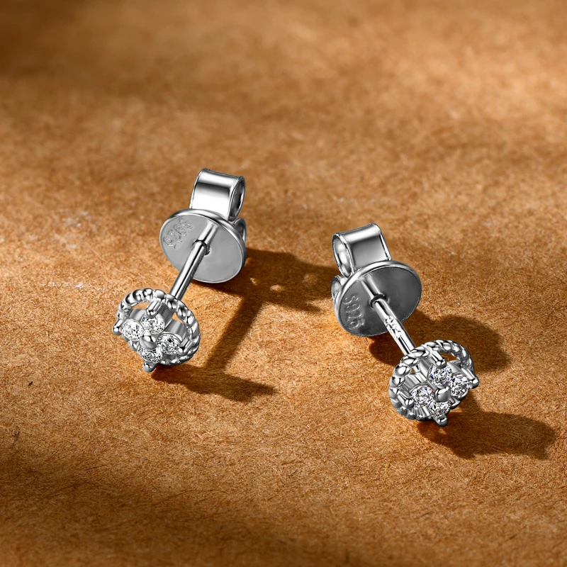Lnngy 1.3mm Moissanite Stud Earring Pendientes Plata 925 Sterling Silver Lucky Flower Stud Earrings For Women Daily Jewelry Gift