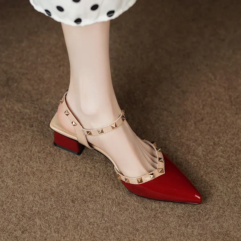 2025 Spring and Autumn New Style Fashionable Comfortable and Elegant Pointed Toe Wear-resistant Casual Rivet Sandals for Women