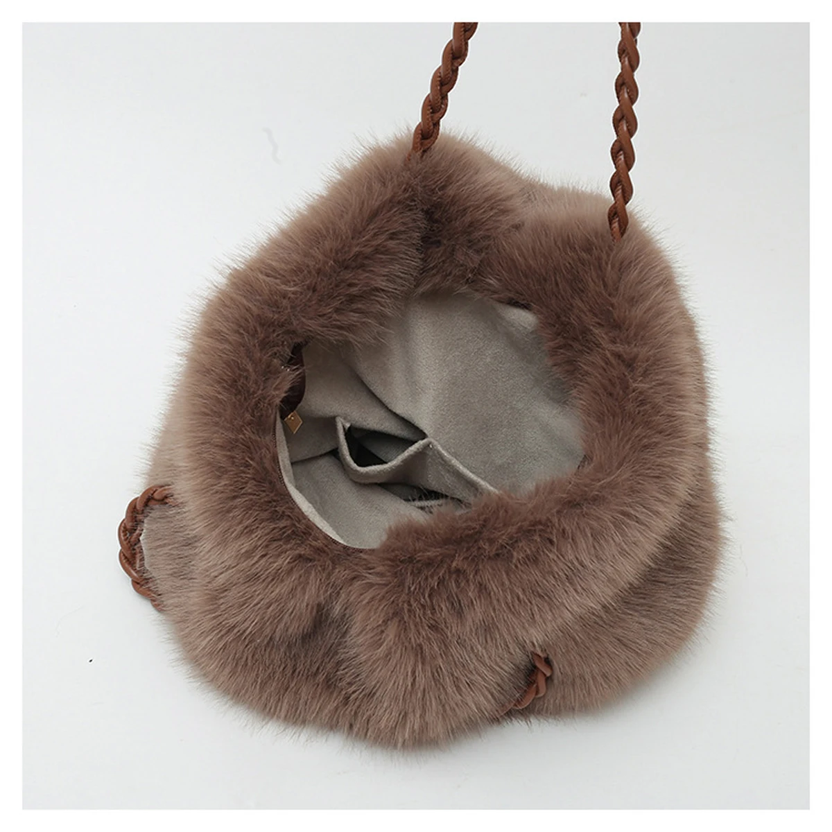 Women's Fashionable Plush Large Capacity Tote Bag High-end Pleated Fox Fur Shoulder Crossbody Bag Commuter Bag with Metal Chain