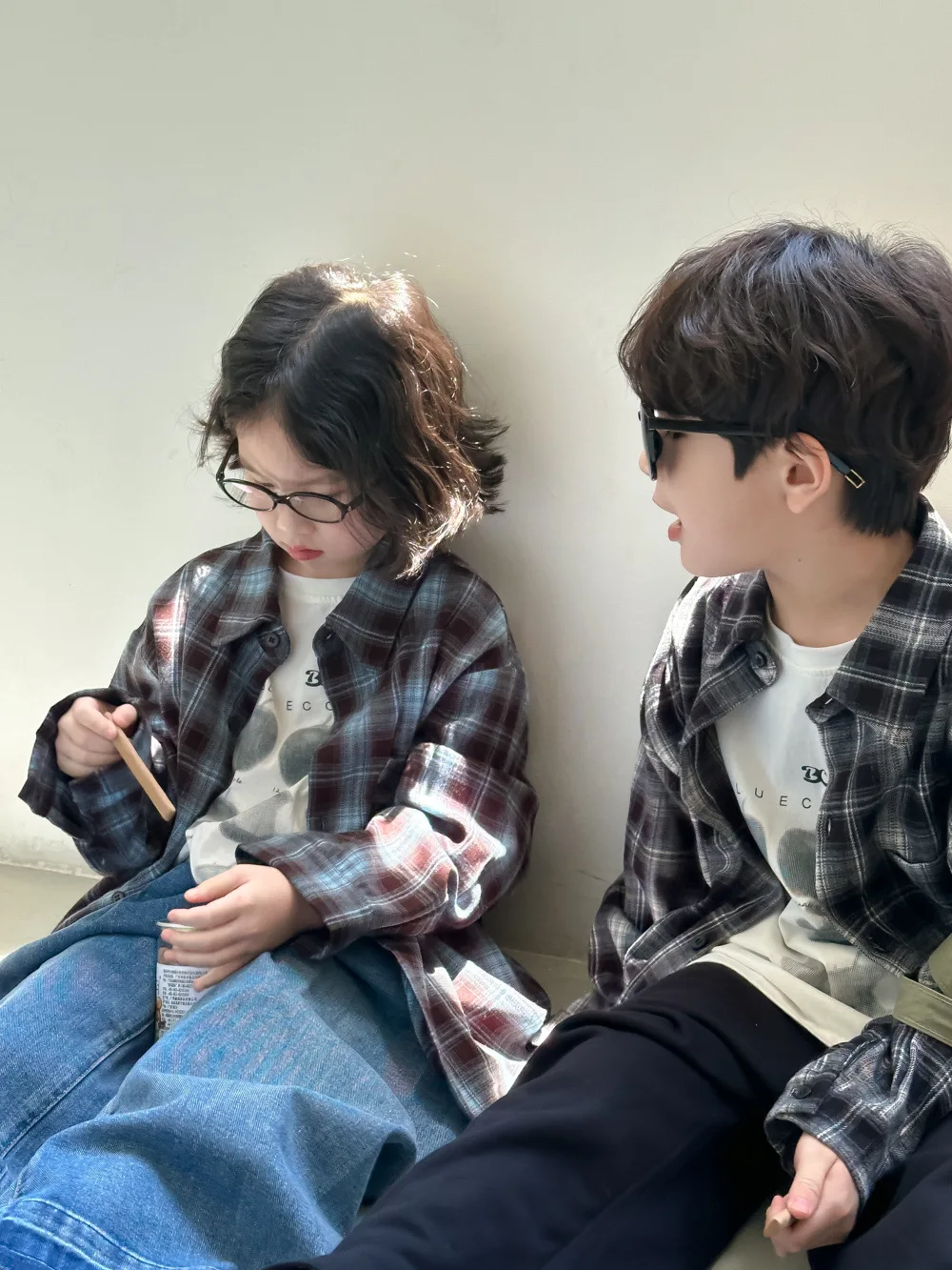 Children's Shirt 2024 Autumn Boys and Girls Korean Version Velvet Plaid Shirt Children's Casual Versatile Loose Long Sleeve Top