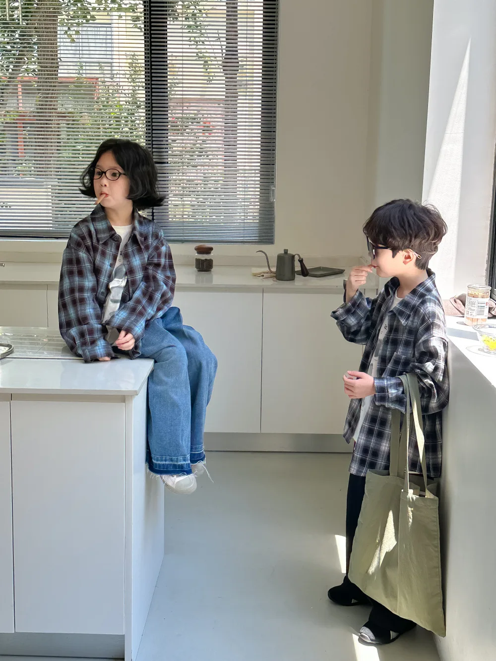 Children's Shirt 2024 Autumn Boys and Girls Korean Version Velvet Plaid Shirt Children's Casual Versatile Loose Long Sleeve Top