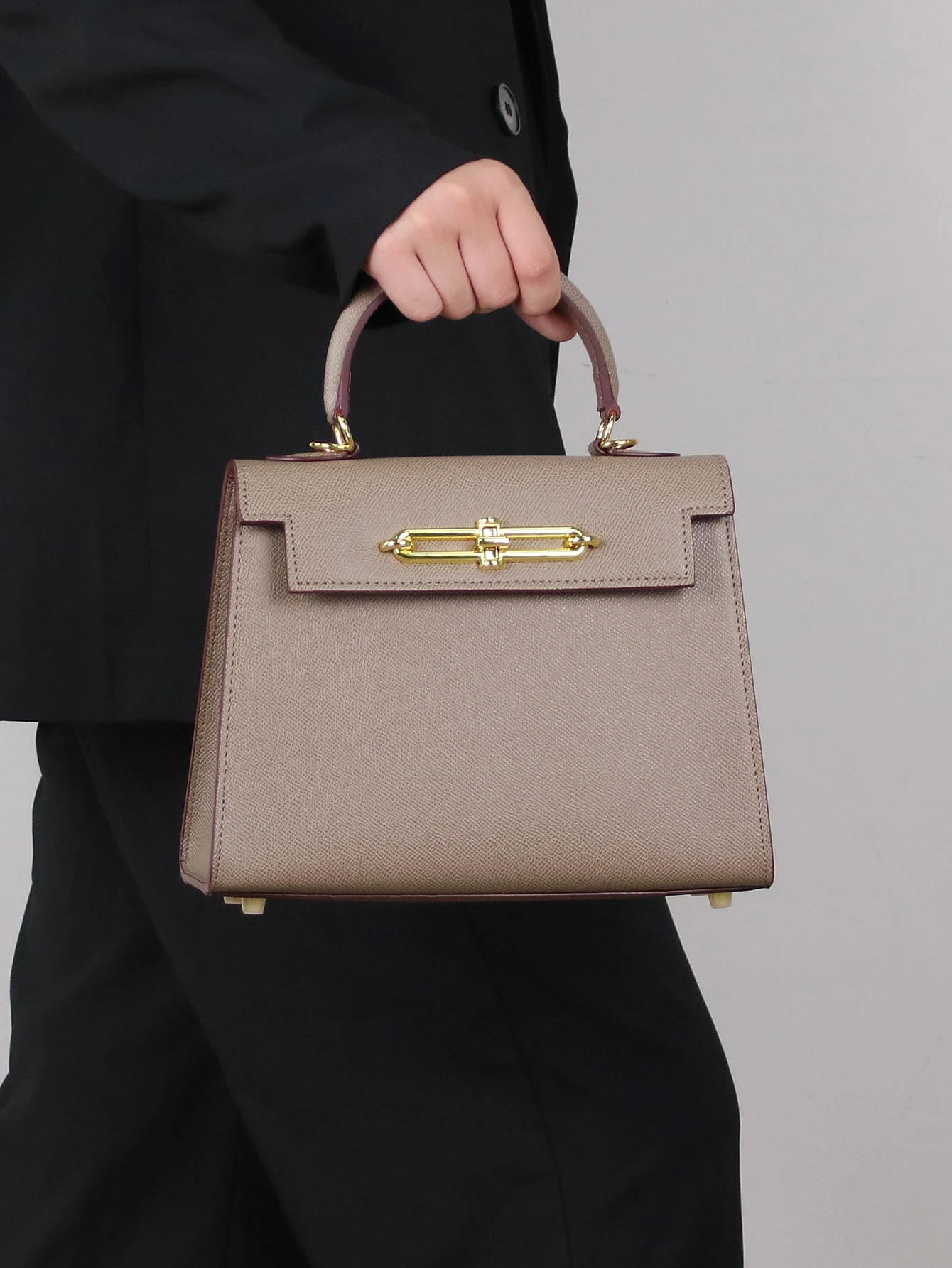 2026 High-End Portable Fashion Ladies Bag Temperament Small Bag Palm Crocodile Handbag OL Commuter Joker Work Bag Light Luxury S