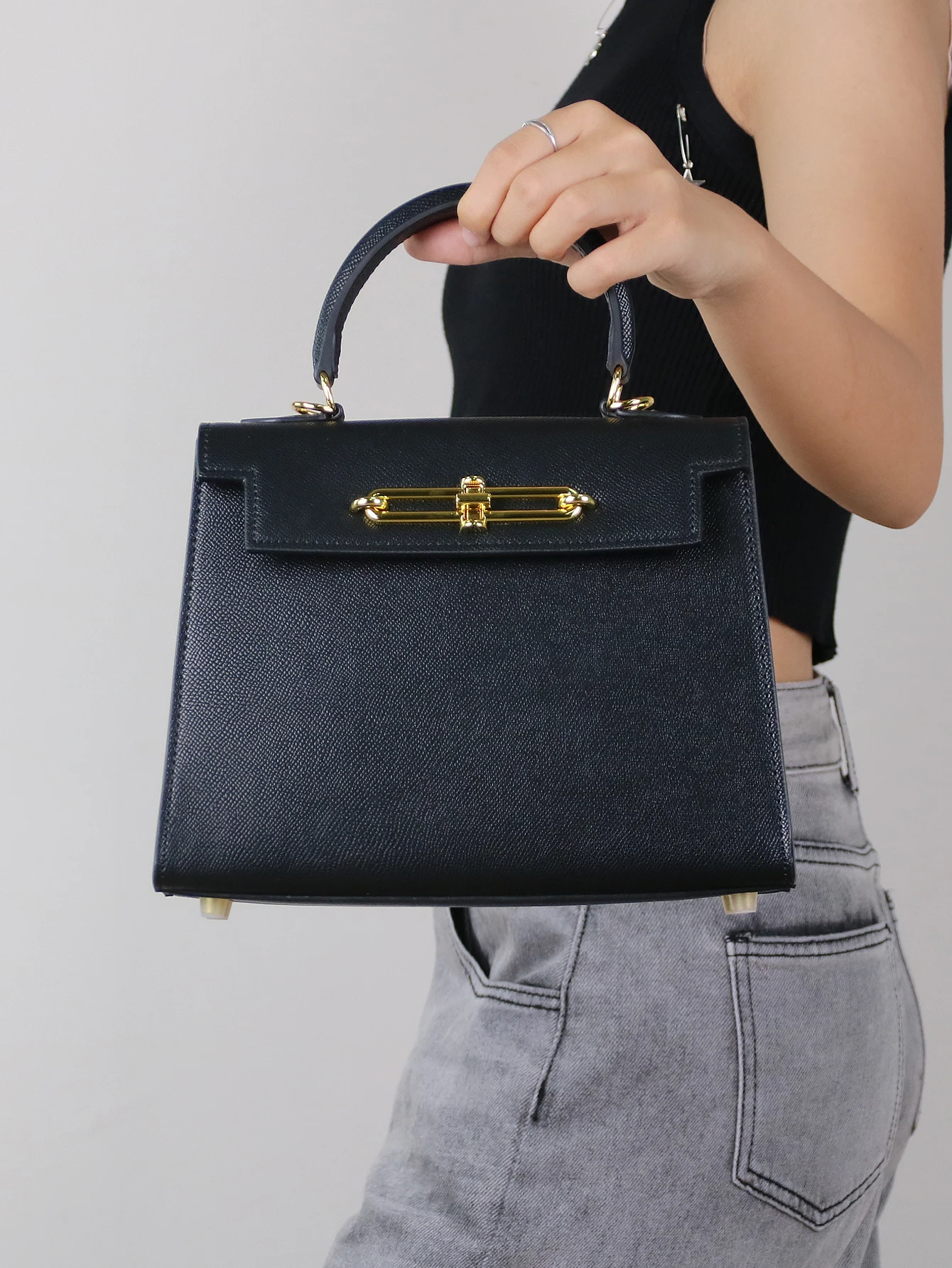 2026 High-End Portable Fashion Ladies Bag Temperament Small Bag Palm Crocodile Handbag OL Commuter Joker Work Bag Light Luxury S
