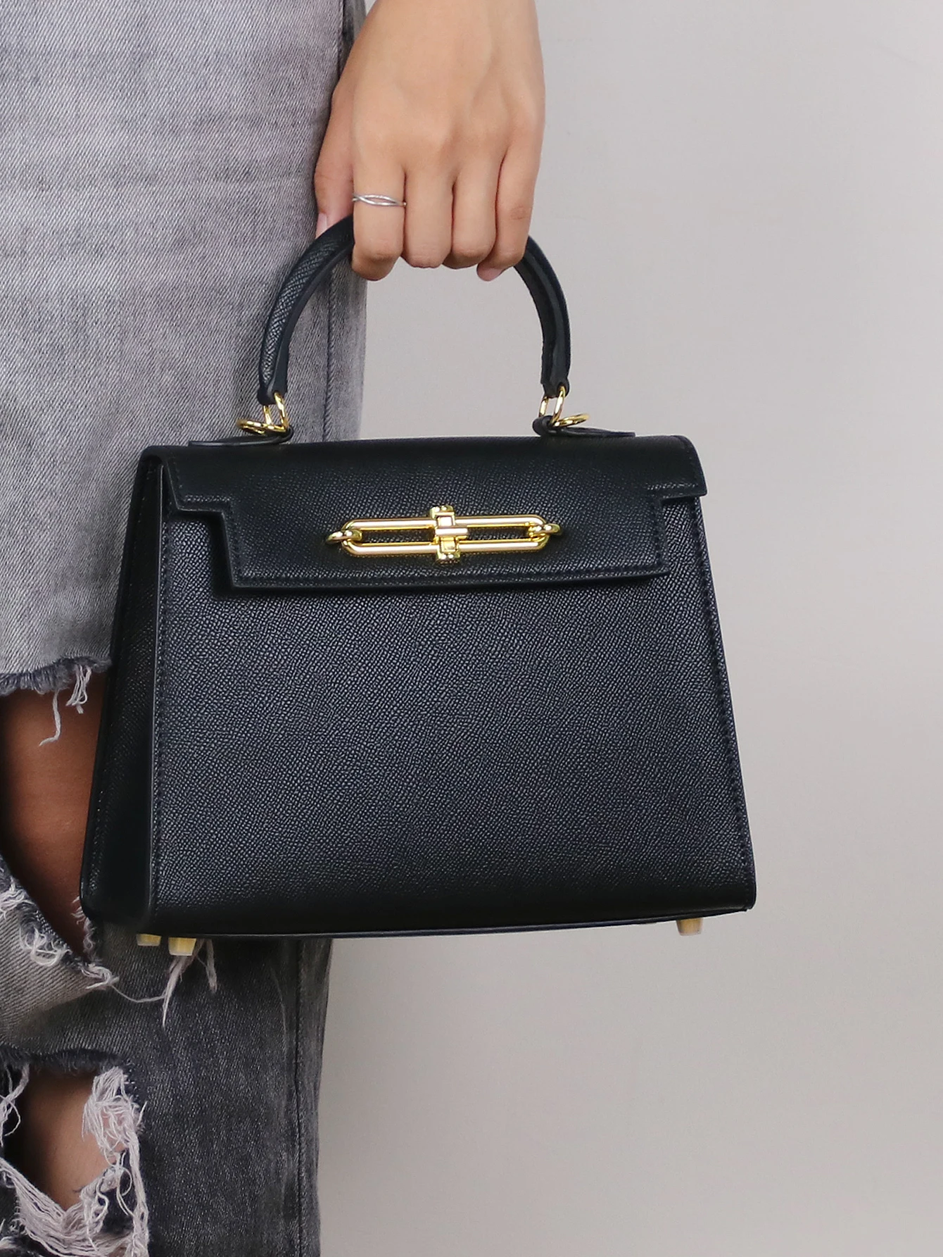 2026 High-End Portable Fashion Ladies Bag Temperament Small Bag Palm Crocodile Handbag OL Commuter Joker Work Bag Light Luxury S