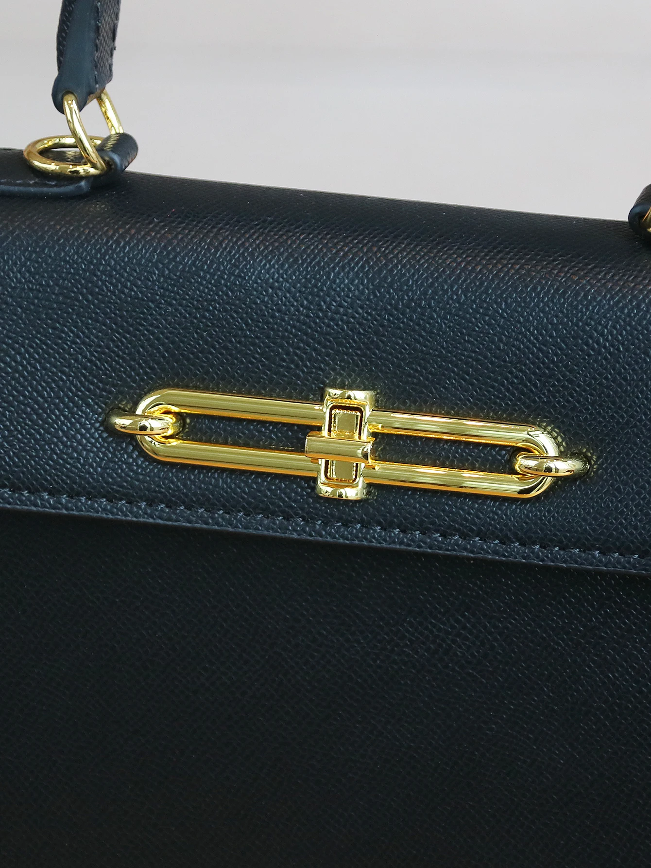 2026 High-End Portable Fashion Ladies Bag Temperament Small Bag Palm Crocodile Handbag OL Commuter Joker Work Bag Light Luxury S