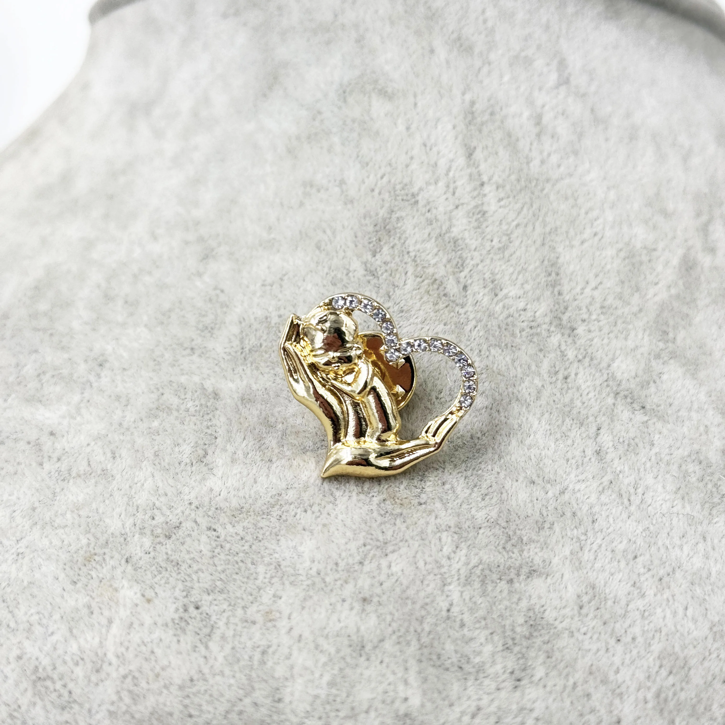 Fashion Crystal  Baby Hand Heart Badges for Women Mothers Pins Gift