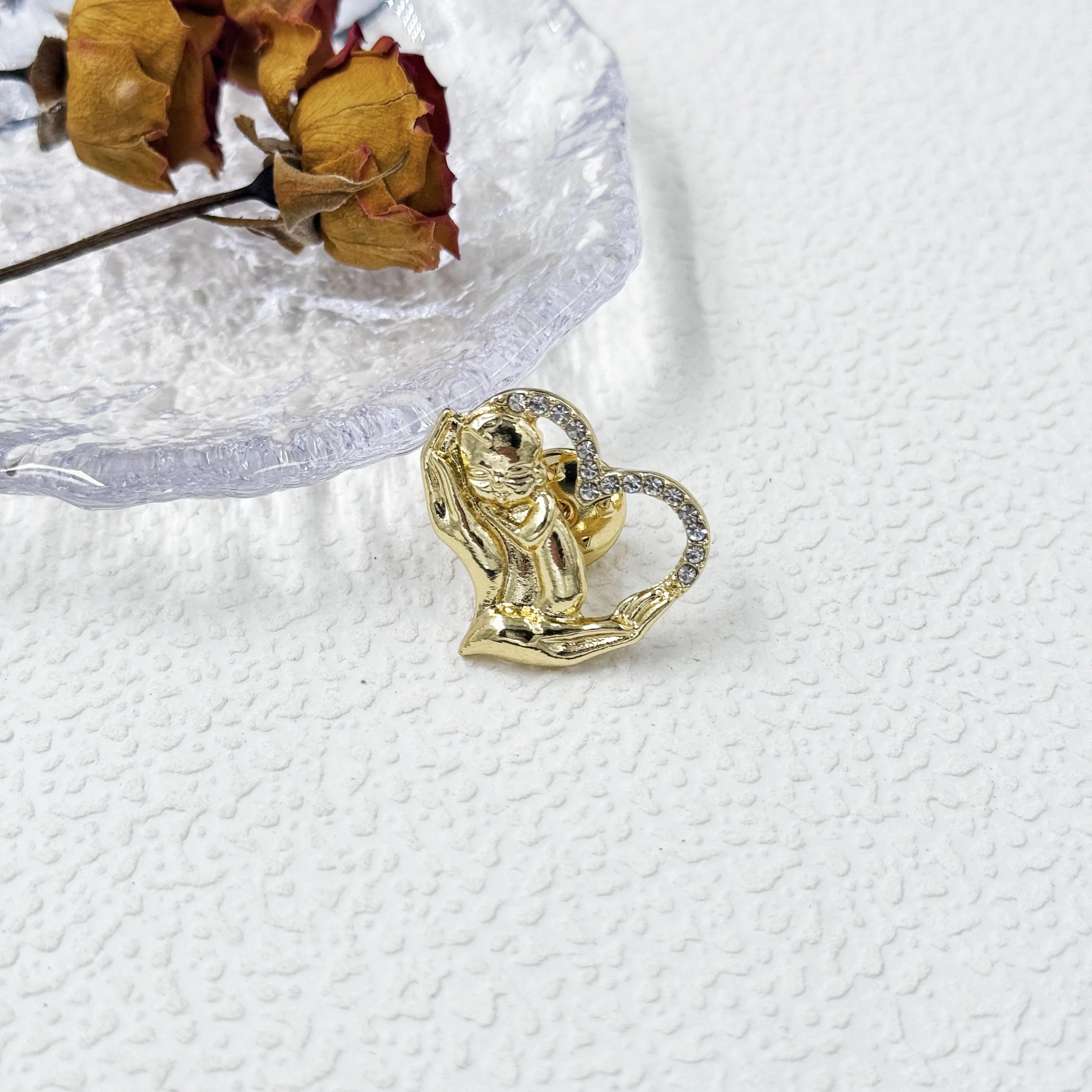 Fashion Crystal  Baby Hand Heart Badges for Women Mothers Pins Gift