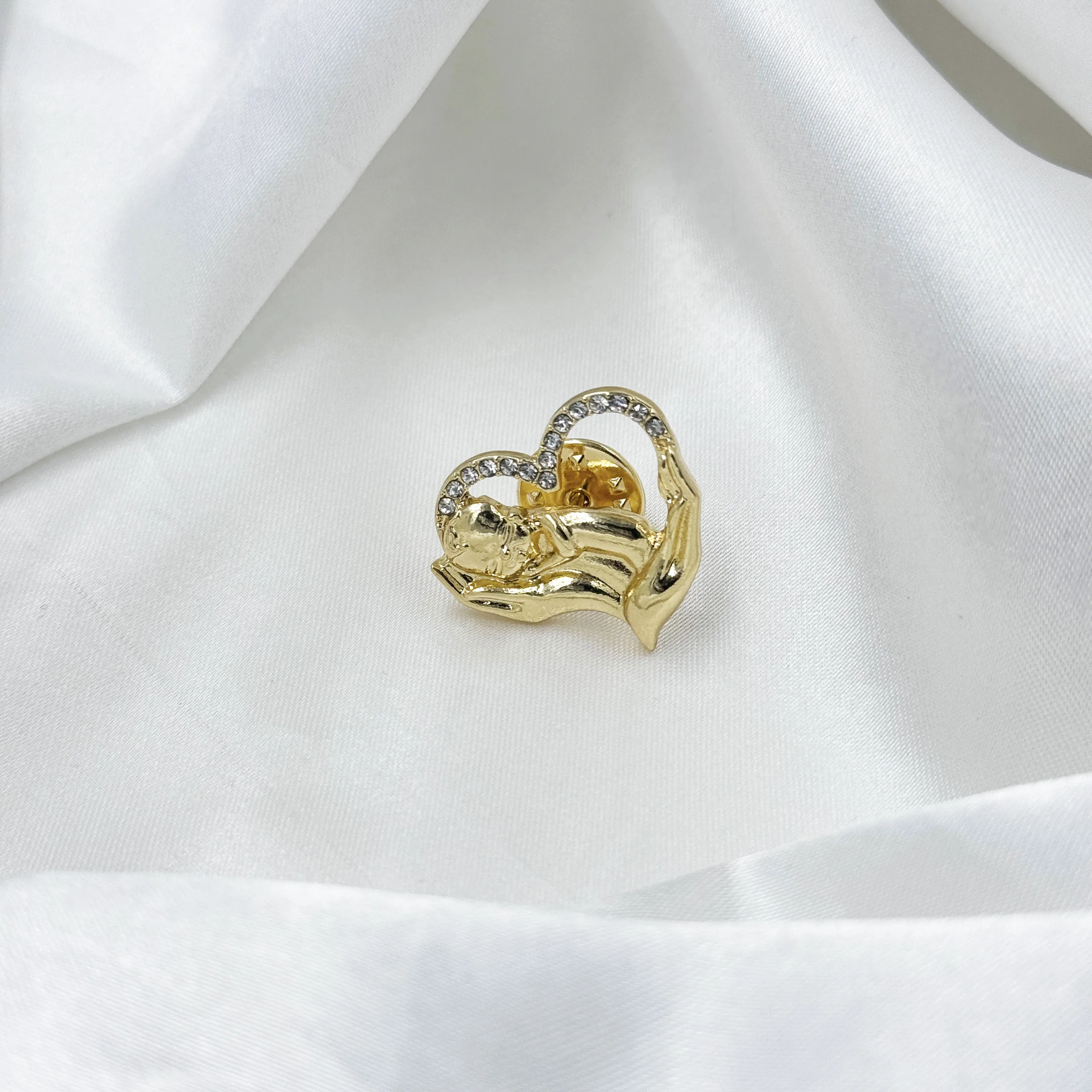 Fashion Crystal  Baby Hand Heart Badges for Women Mothers Pins Gift