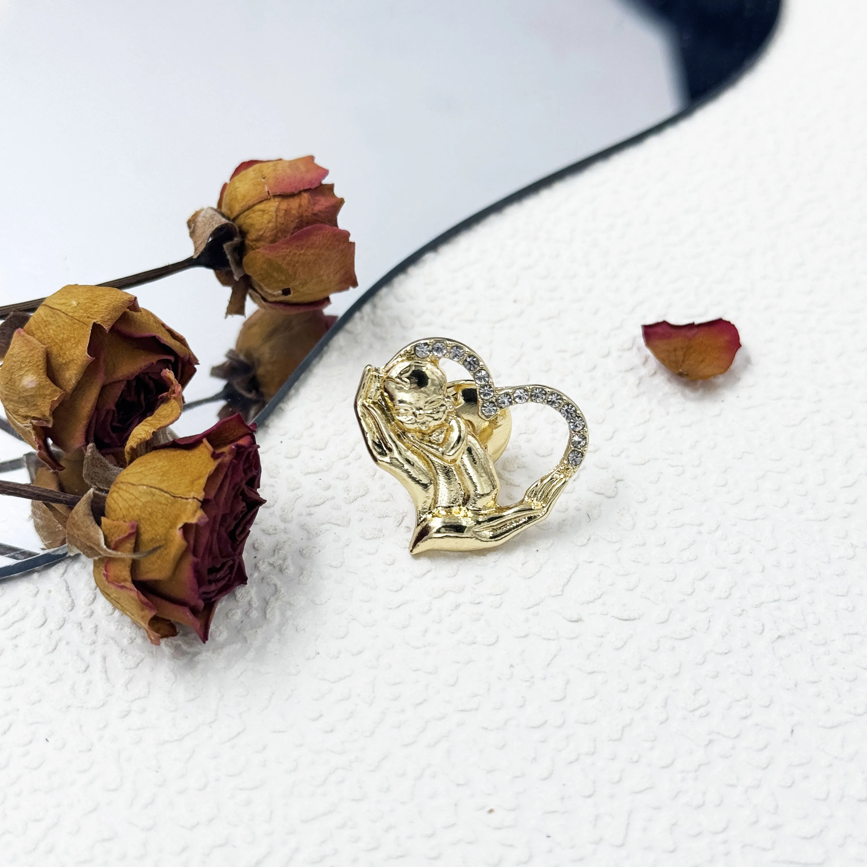 Fashion Crystal  Baby Hand Heart Badges for Women Mothers Pins Gift