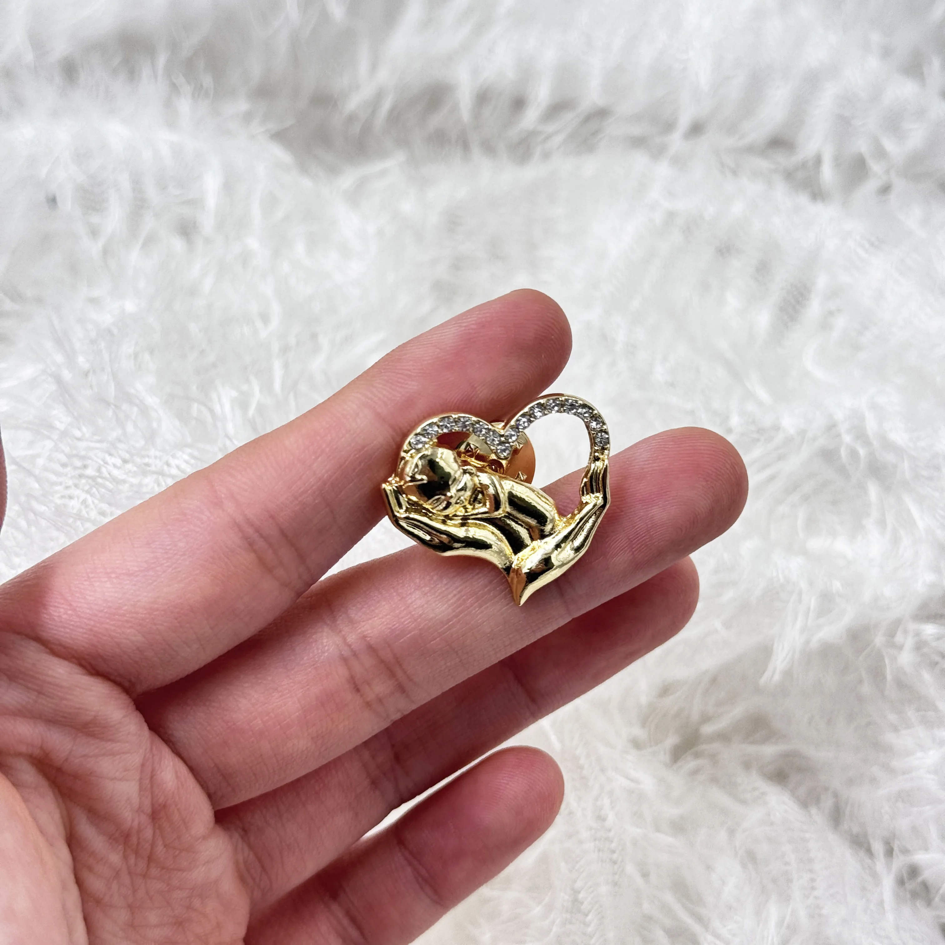 Fashion Crystal  Baby Hand Heart Badges for Women Mothers Pins Gift