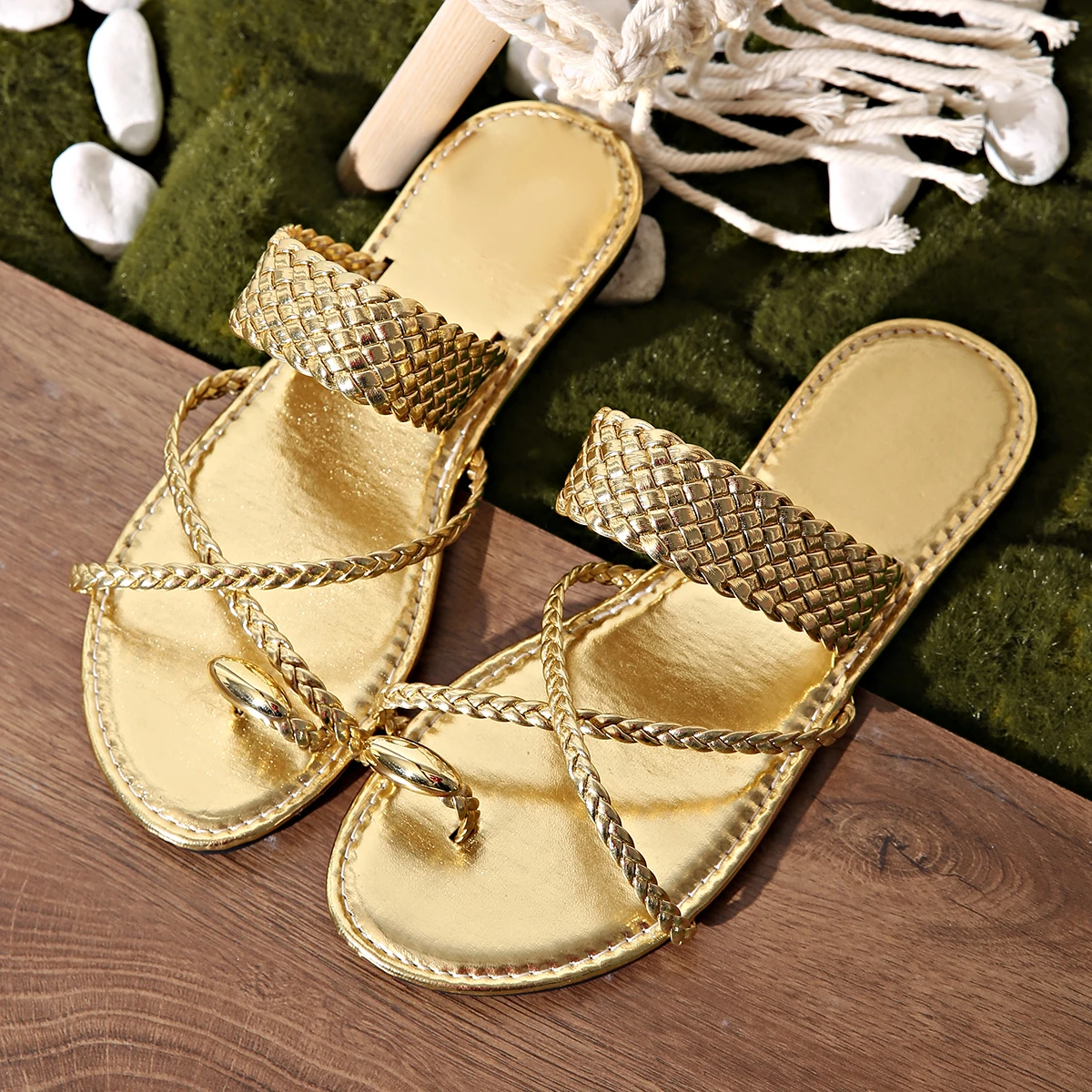 Fashion Gold Clip Toe Sandals Women 2025 Summer Flat Heels Beach Flip Flops Woman Plus Size 43 Lightweight Outdoor Slippers
