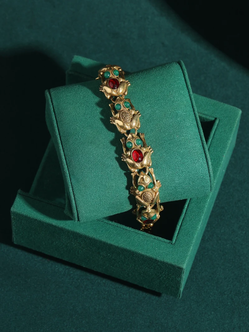 Vintage Jewelry Lucky Toad Bracelets For Women Green Red Agate Antique Gold Color Charm 2025 Accessories Mothers Day Gift New