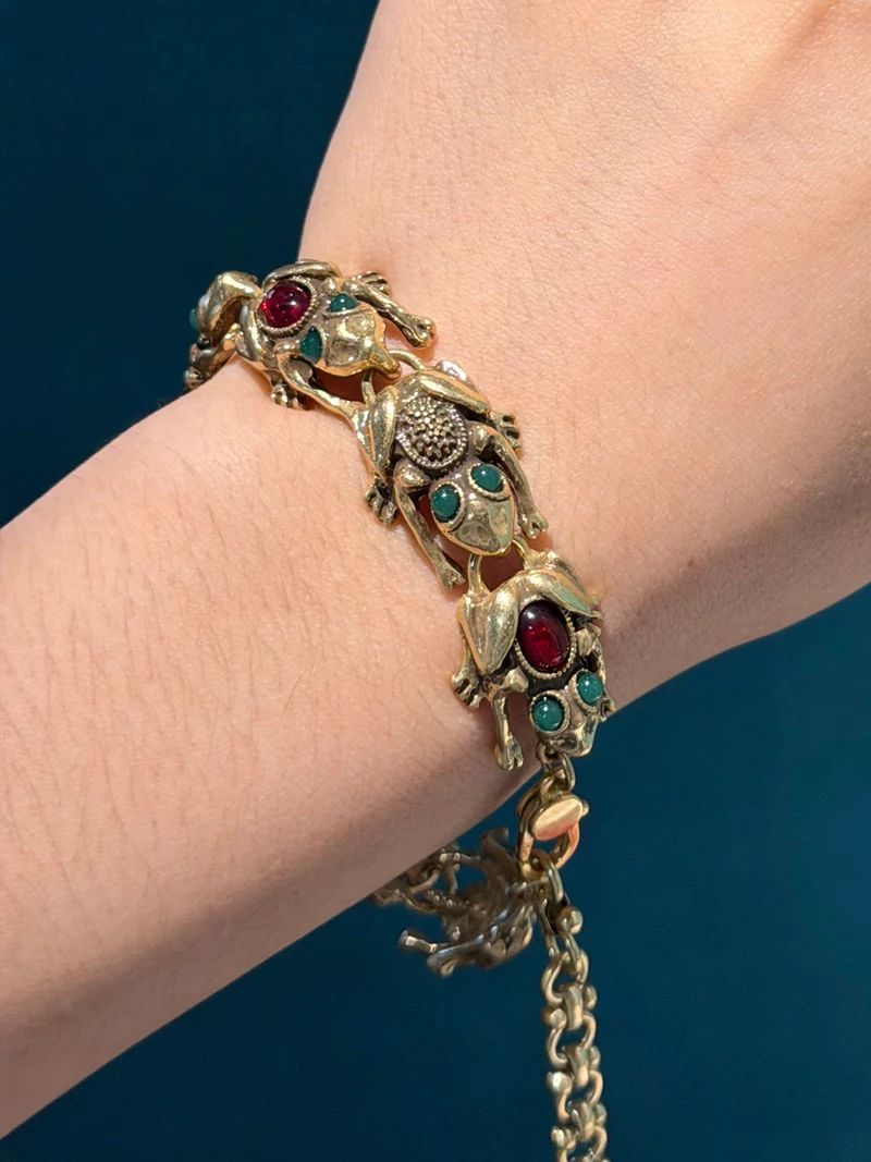 Vintage Jewelry Lucky Toad Bracelets For Women Green Red Agate Antique Gold Color Charm 2025 Accessories Mothers Day Gift New