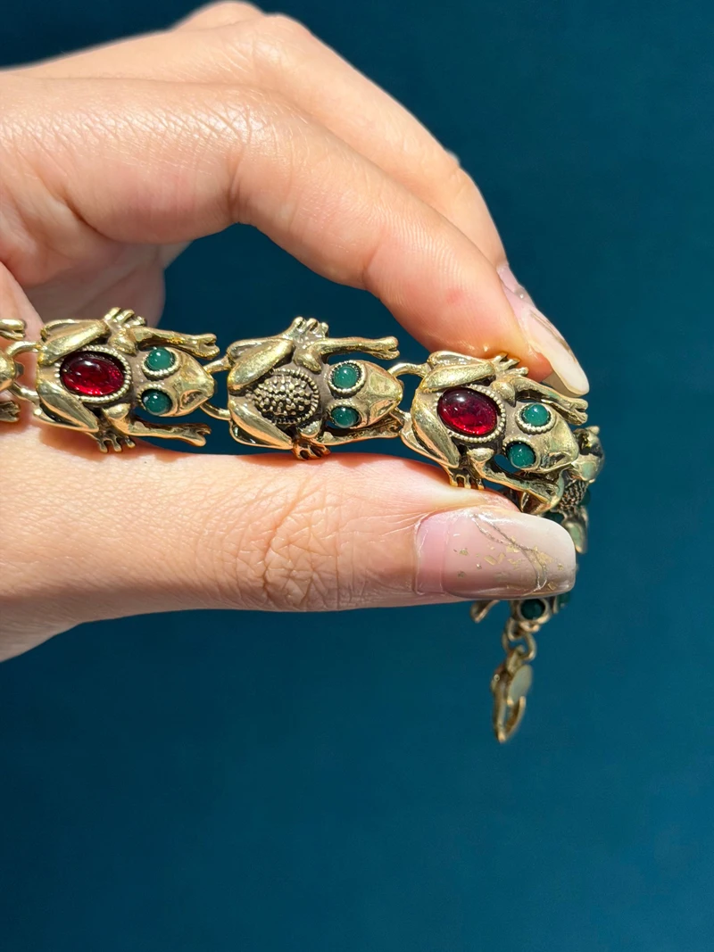 Vintage Jewelry Lucky Toad Bracelets For Women Green Red Agate Antique Gold Color Charm 2025 Accessories Mothers Day Gift New