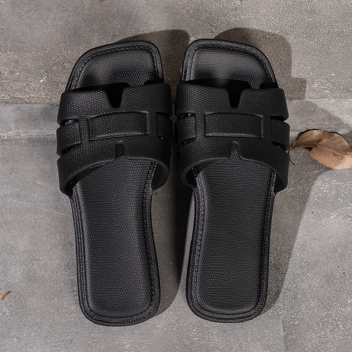 Women's Summer Fashion Lightweight Breathable Comfortable Open Toe Flat Sandals Suitable for Beach Pool Bathroom Slippers