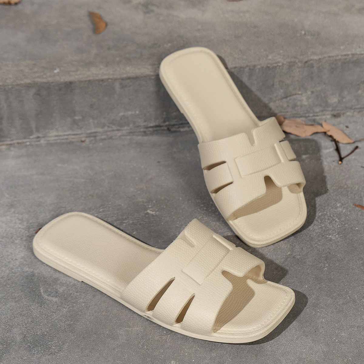 Women's Summer Fashion Lightweight Breathable Comfortable Open Toe Flat Sandals Suitable for Beach Pool Bathroom Slippers