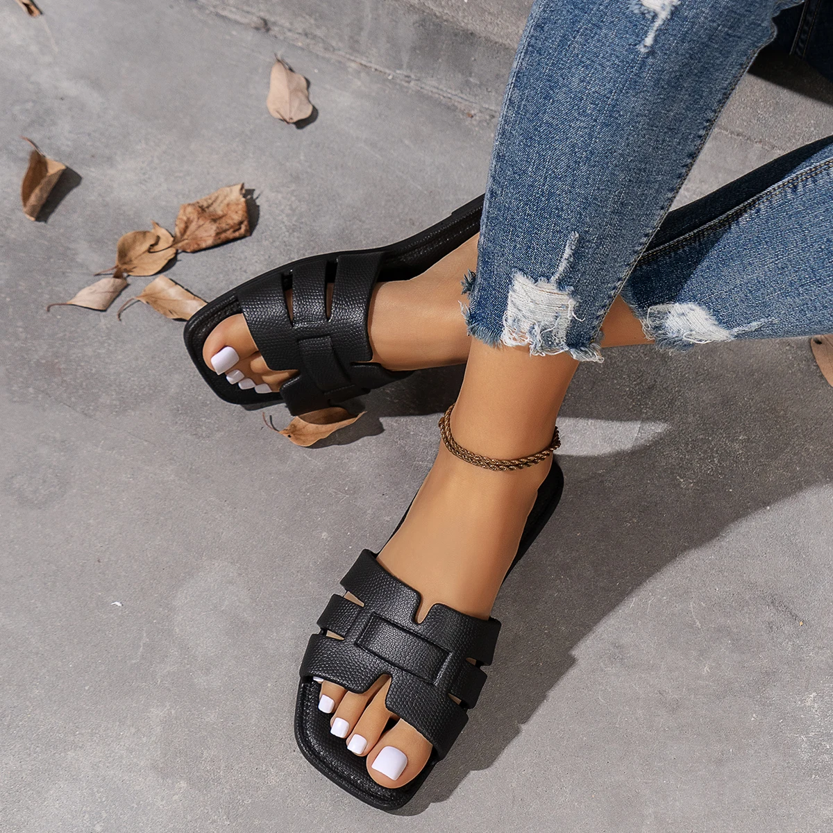 Women's Summer Fashion Lightweight Breathable Comfortable Open Toe Flat Sandals Suitable for Beach Pool Bathroom Slippers