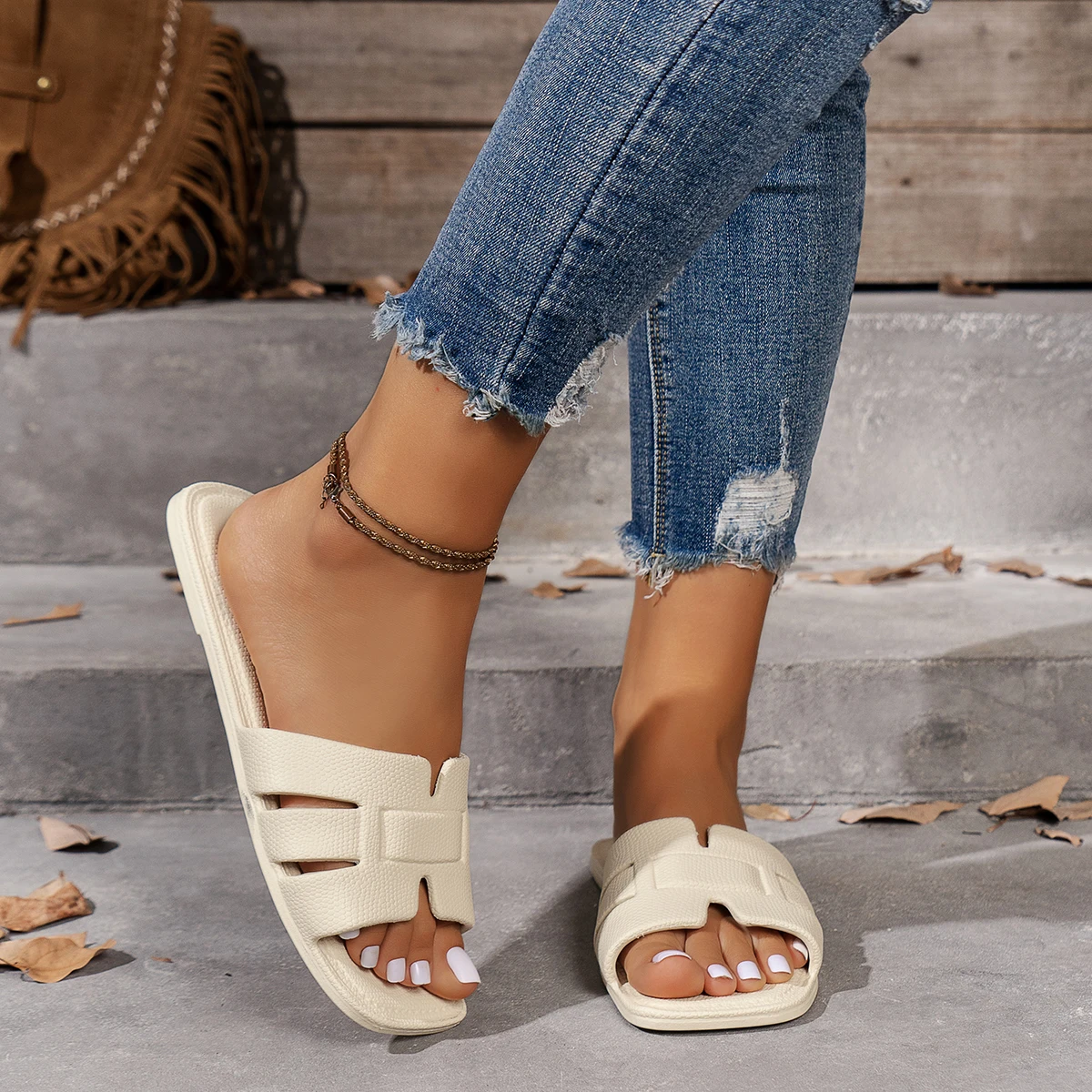 Women's Summer Fashion Lightweight Breathable Comfortable Open Toe Flat Sandals Suitable for Beach Pool Bathroom Slippers