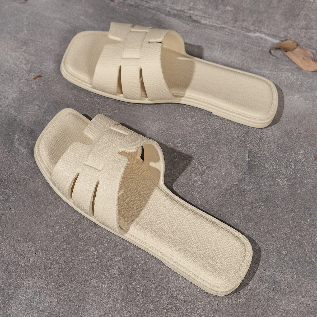Women's Summer Fashion Lightweight Breathable Comfortable Open Toe Flat Sandals Suitable for Beach Pool Bathroom Slippers